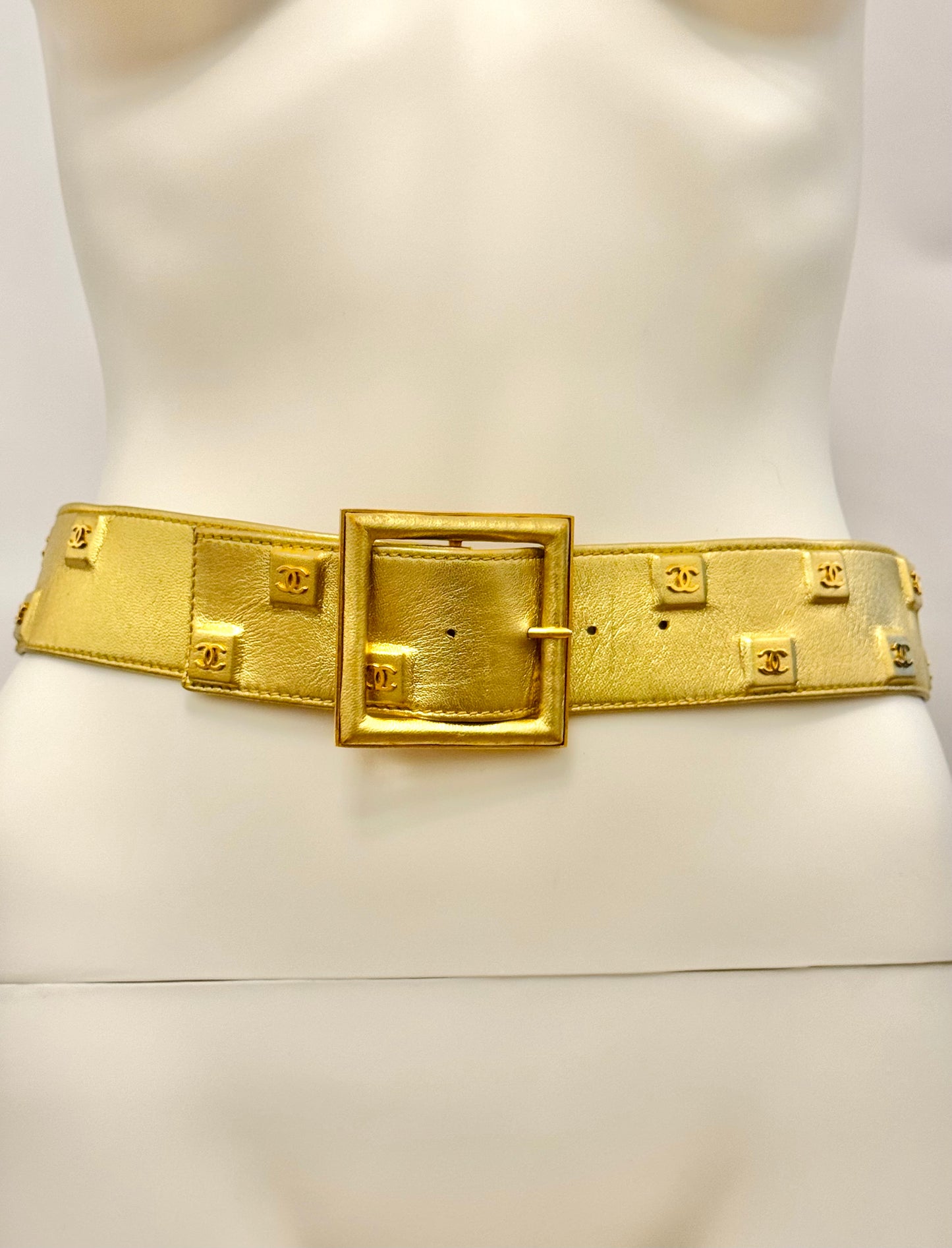 Rare Chanel Fall/Winter 1991 Hip Hop Gold Leather Belt by Karl Lagerfeld – 24K Gold-Plated CC Runway Archive Piece