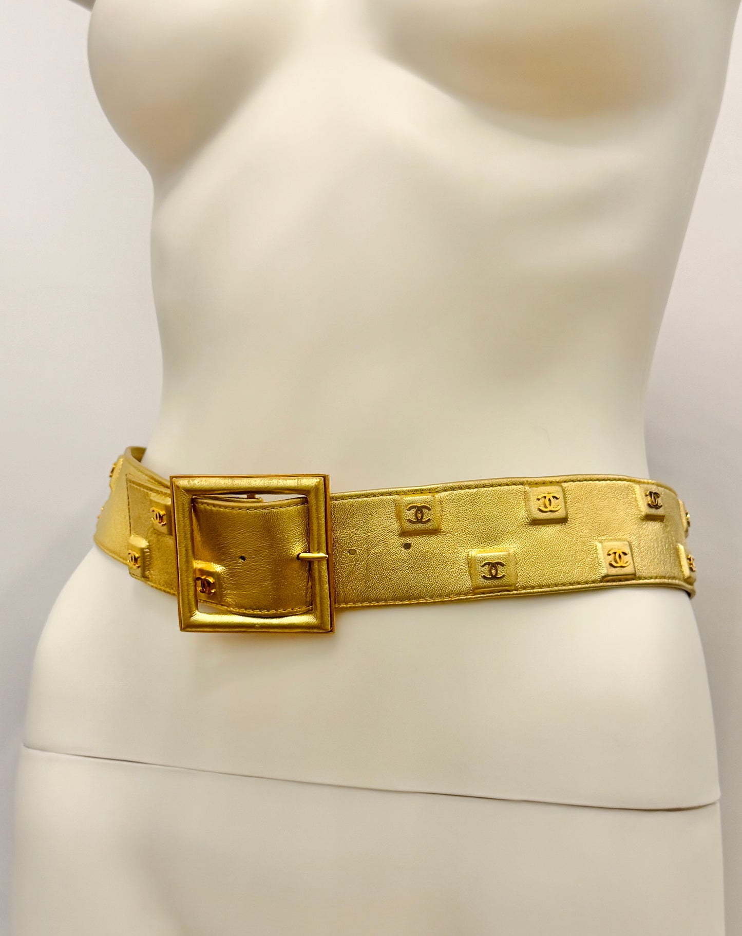 Rare Chanel Fall/Winter 1991 Hip Hop Gold Leather Belt by Karl Lagerfeld – 24K Gold-Plated CC Runway Archive Piece