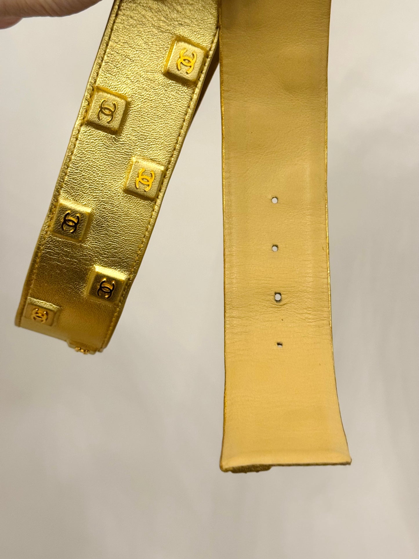 Rare Chanel Fall/Winter 1991 Hip Hop Gold Leather Belt by Karl Lagerfeld – 24K Gold-Plated CC Runway Archive Piece