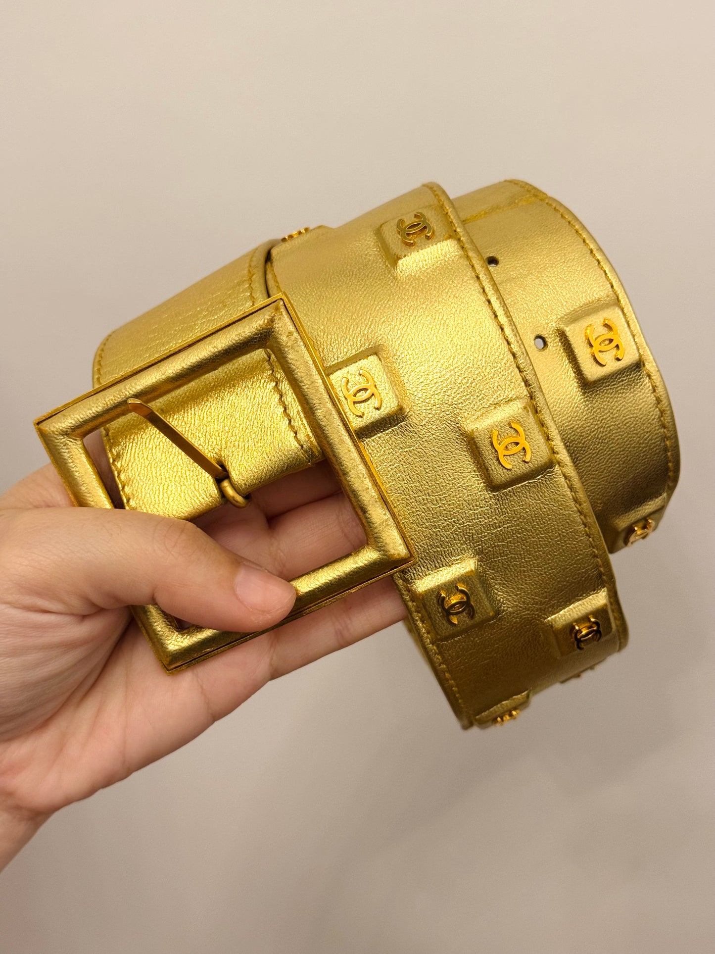 Rare Chanel Fall/Winter 1991 Hip Hop Gold Leather Belt by Karl Lagerfeld – 24K Gold-Plated CC Runway Archive Piece