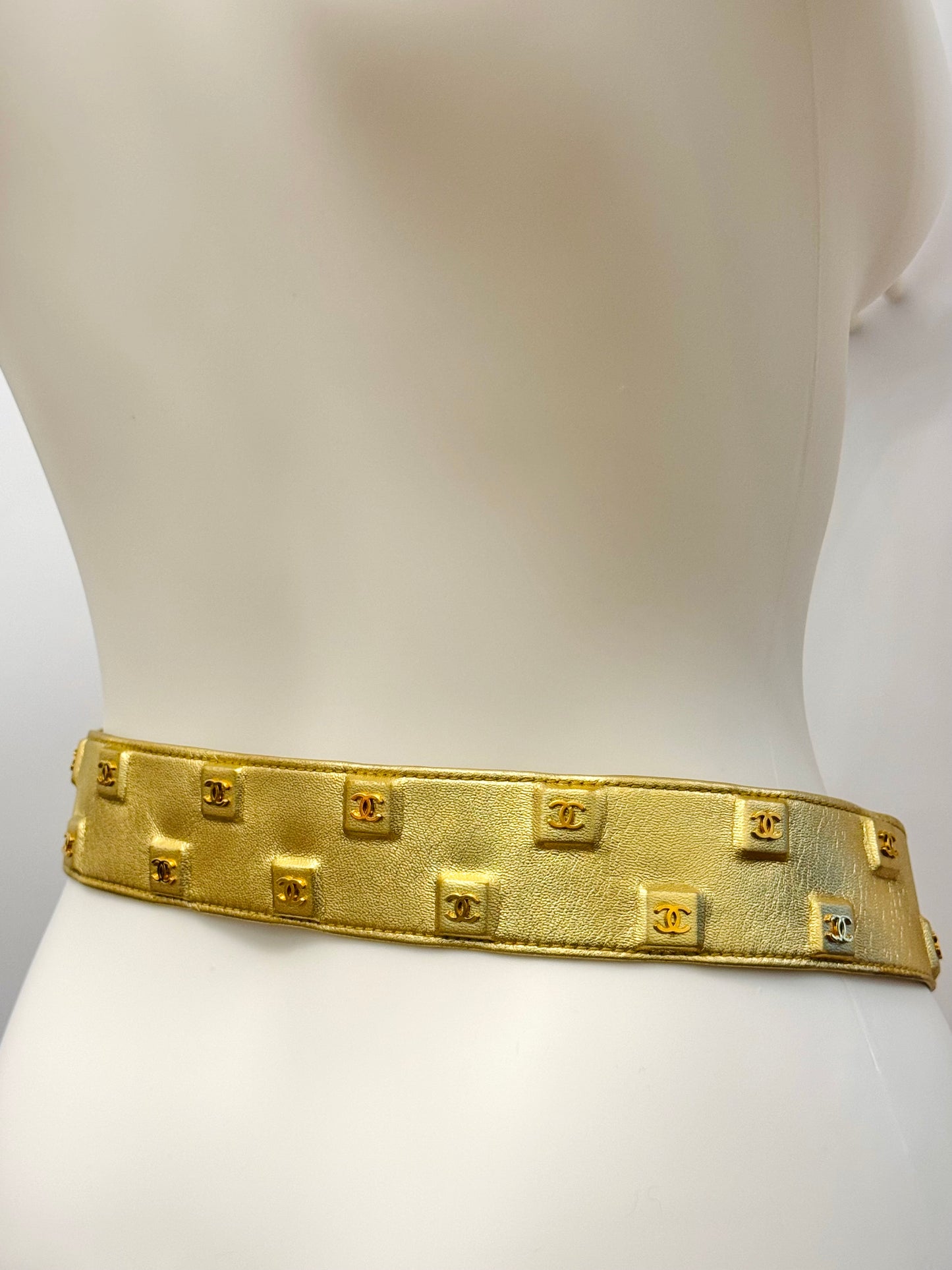 Rare Chanel Fall/Winter 1991 Hip Hop Gold Leather Belt by Karl Lagerfeld – 24K Gold-Plated CC Runway Archive Piece