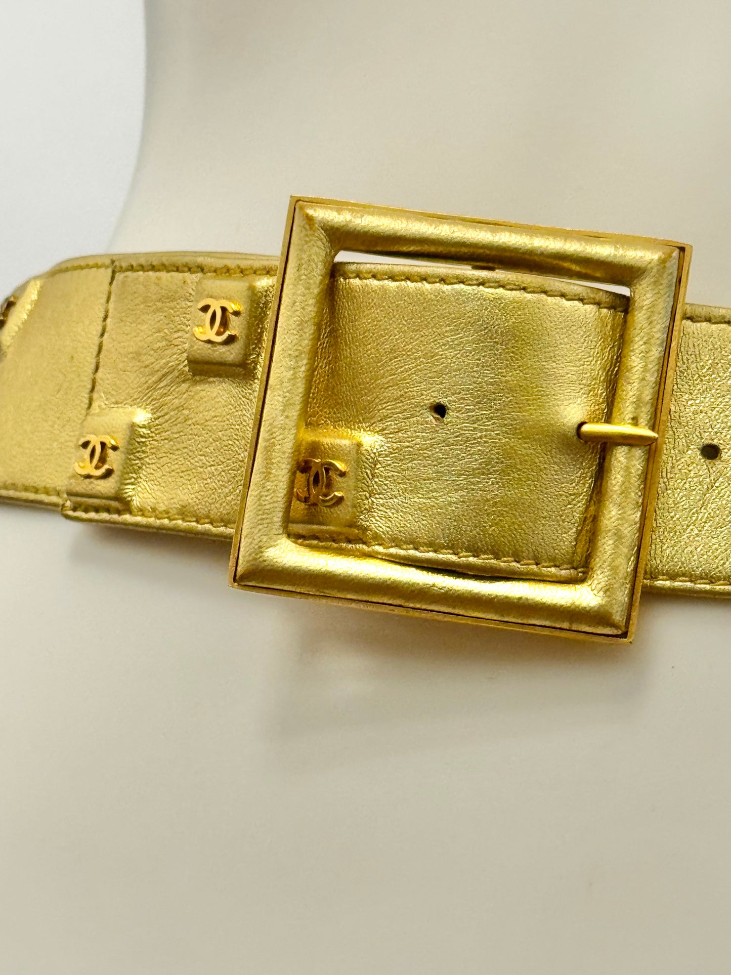 Rare Chanel Fall/Winter 1991 Hip Hop Gold Leather Belt by Karl Lagerfeld – 24K Gold-Plated CC Runway Archive Piece