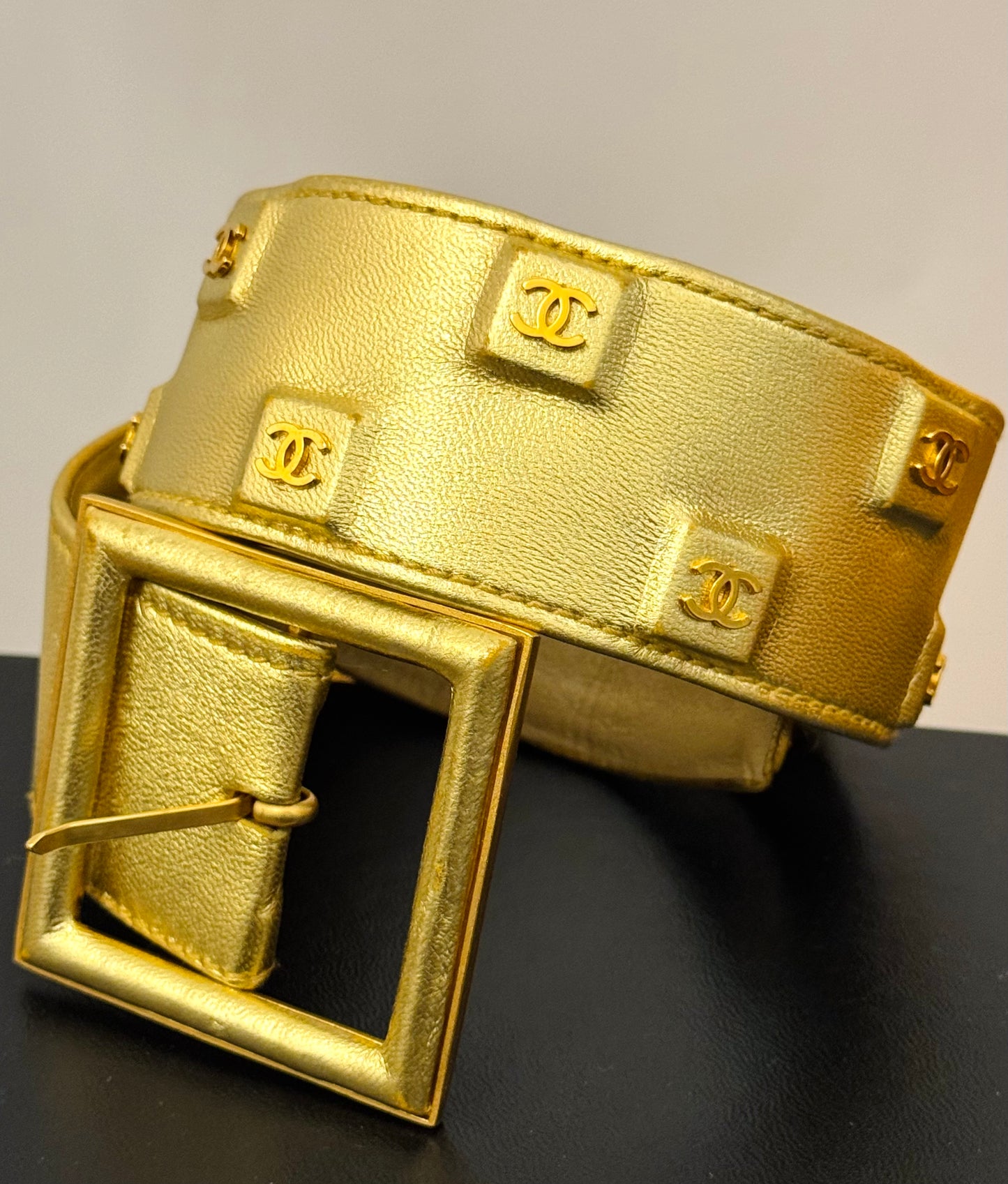 Rare Chanel Fall/Winter 1991 Hip Hop Gold Leather Belt by Karl Lagerfeld – 24K Gold-Plated CC Runway Archive Piece
