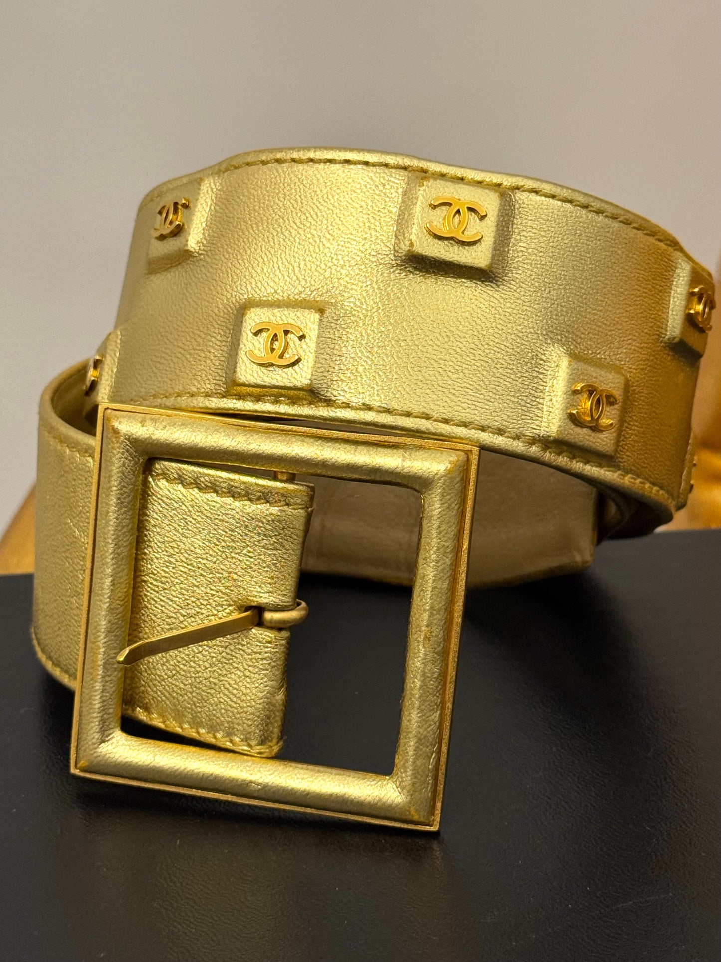 Rare Chanel Fall/Winter 1991 Hip Hop Gold Leather Belt by Karl Lagerfeld – 24K Gold-Plated CC Runway Archive Piece