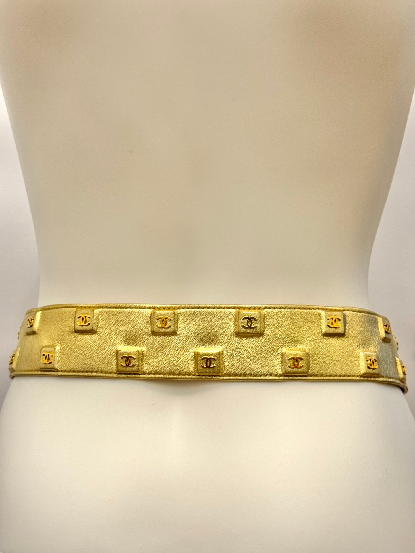 Rare Chanel Fall/Winter 1991 Hip Hop Gold Leather Belt by Karl Lagerfeld – 24K Gold-Plated CC Runway Archive Piece