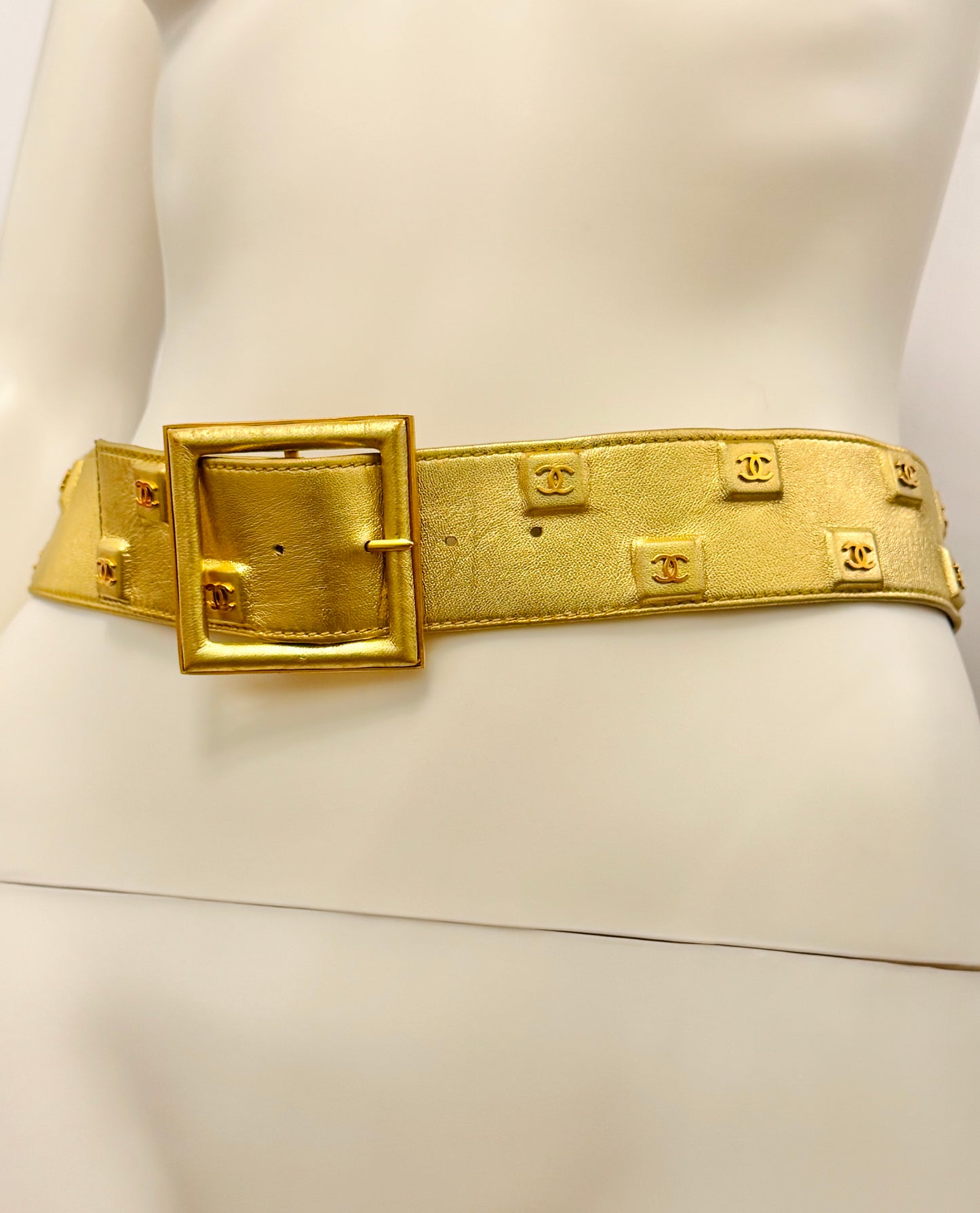 Rare Chanel Fall/Winter 1991 Hip Hop Gold Leather Belt by Karl Lagerfeld – 24K Gold-Plated CC Runway Archive Piece