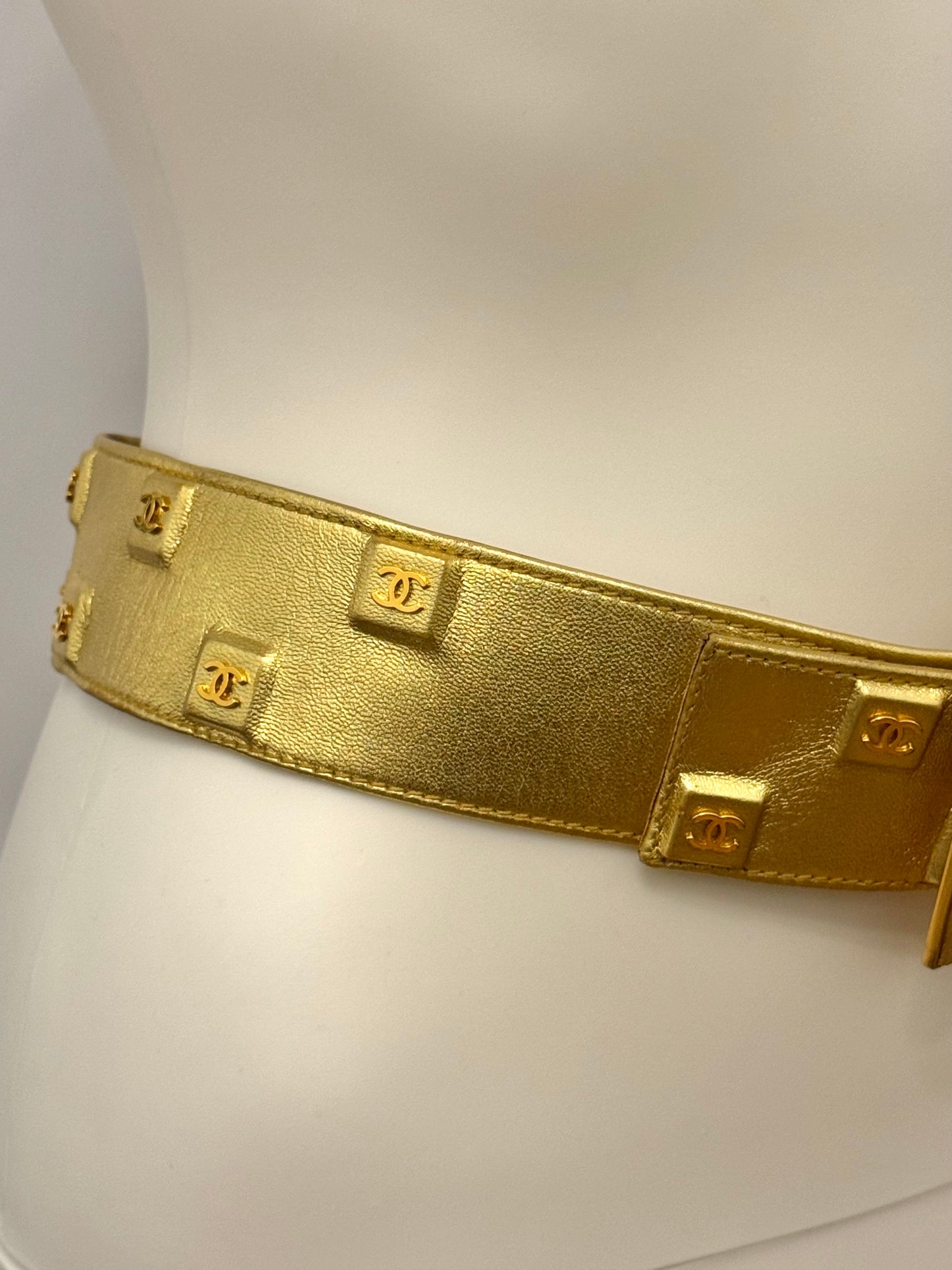 Rare Chanel Fall/Winter 1991 Hip Hop Gold Leather Belt by Karl Lagerfeld – 24K Gold-Plated CC Runway Archive Piece