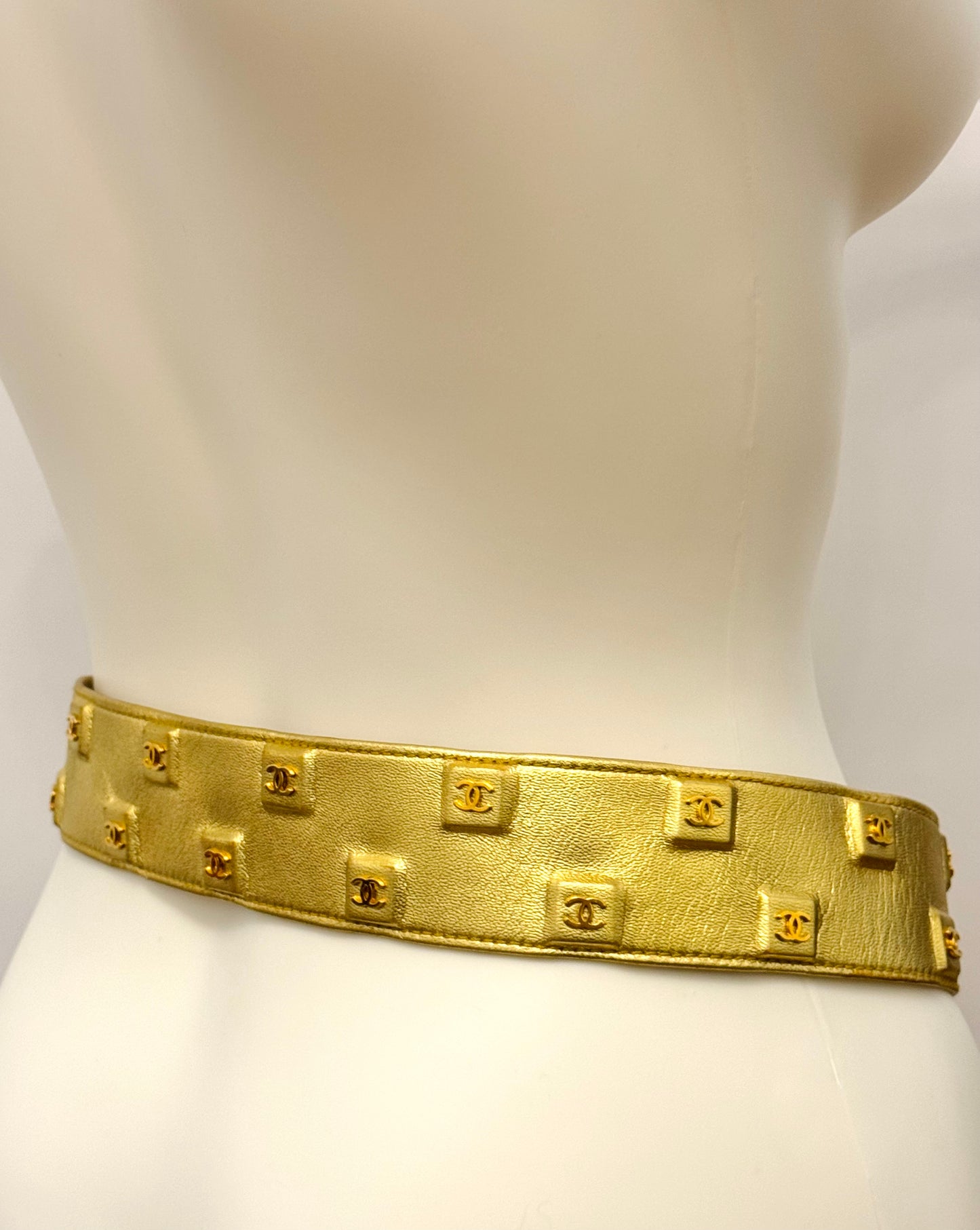 Rare Chanel Fall/Winter 1991 Hip Hop Gold Leather Belt by Karl Lagerfeld – 24K Gold-Plated CC Runway Archive Piece
