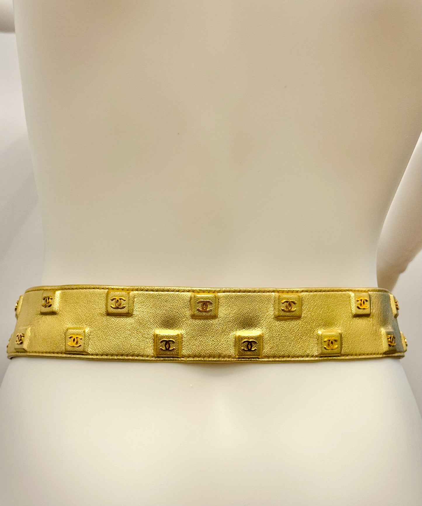Rare Chanel Fall/Winter 1991 Hip Hop Gold Leather Belt by Karl Lagerfeld – 24K Gold-Plated CC Runway Archive Piece