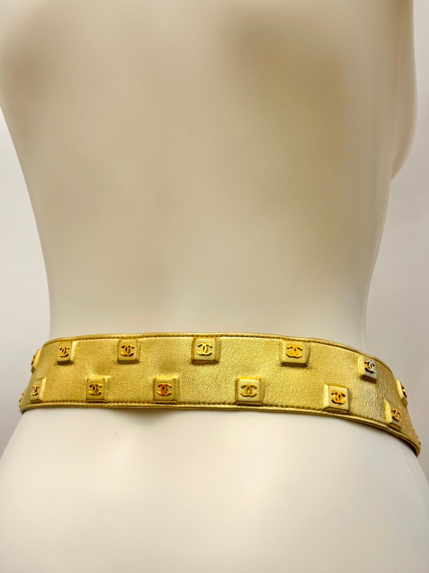 Rare Chanel Fall/Winter 1991 Hip Hop Gold Leather Belt by Karl Lagerfeld – 24K Gold-Plated CC Runway Archive Piece