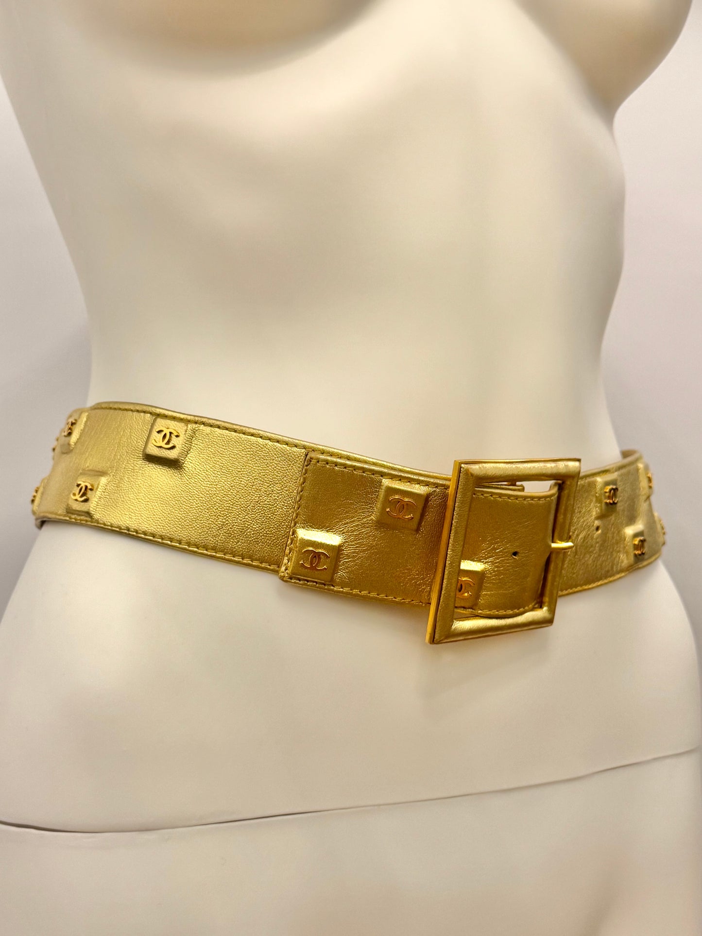 Rare Chanel Fall/Winter 1991 Hip Hop Gold Leather Belt by Karl Lagerfeld – 24K Gold-Plated CC Runway Archive Piece