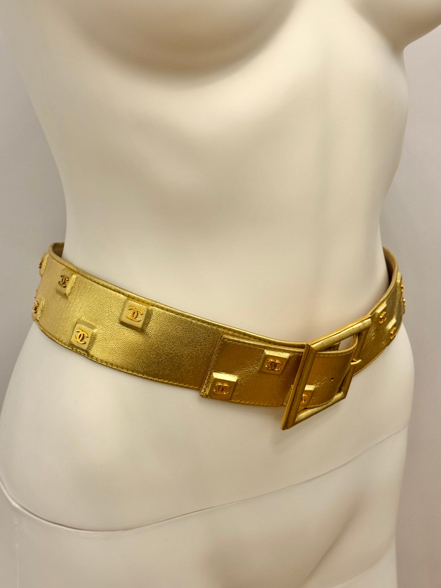 Rare Chanel Fall/Winter 1991 Hip Hop Gold Leather Belt by Karl Lagerfeld – 24K Gold-Plated CC Runway Archive Piece