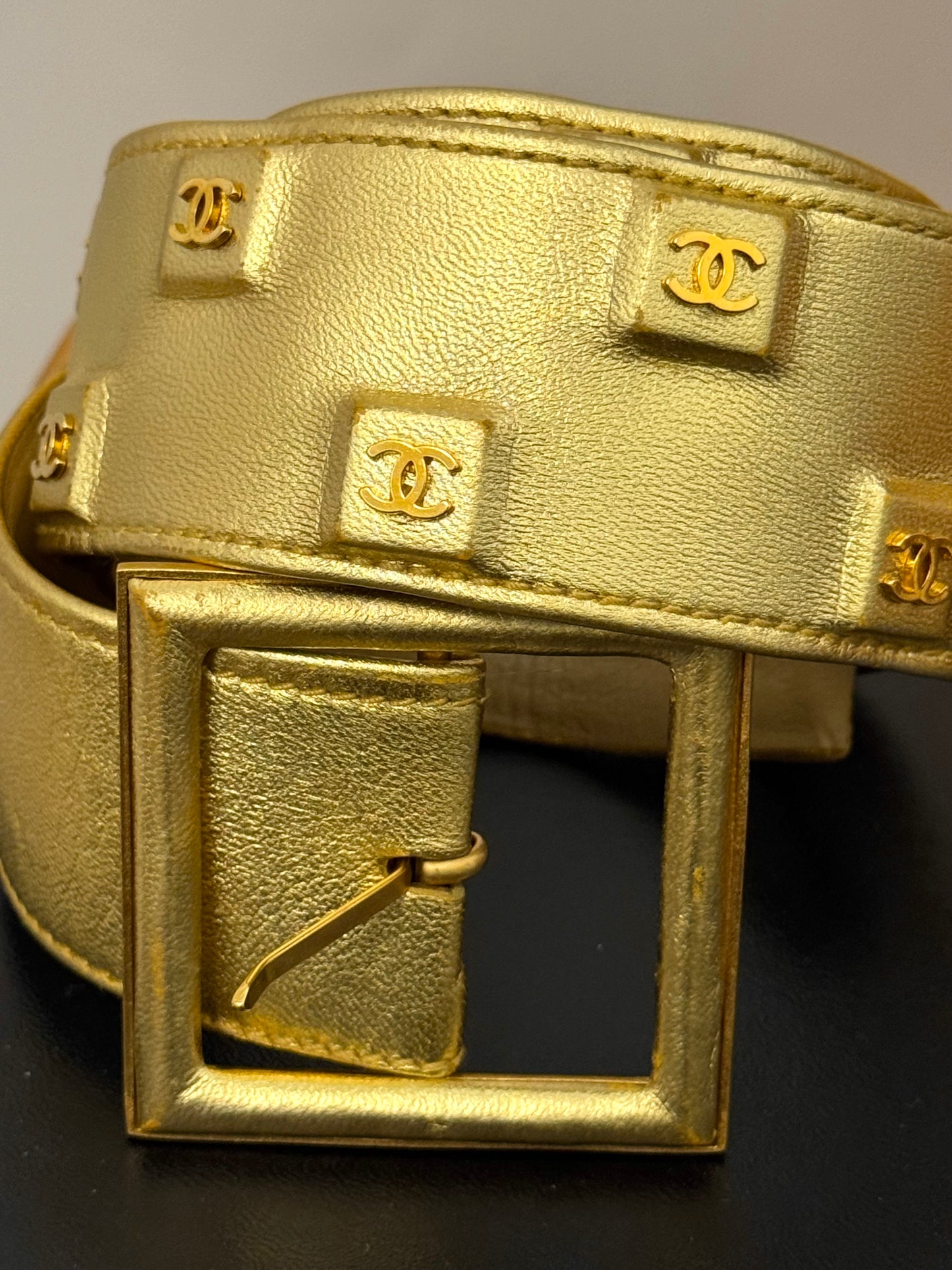 Rare Chanel Fall/Winter 1991 Hip Hop Gold Leather Belt by Karl Lagerfeld – 24K Gold-Plated CC Runway Archive Piece