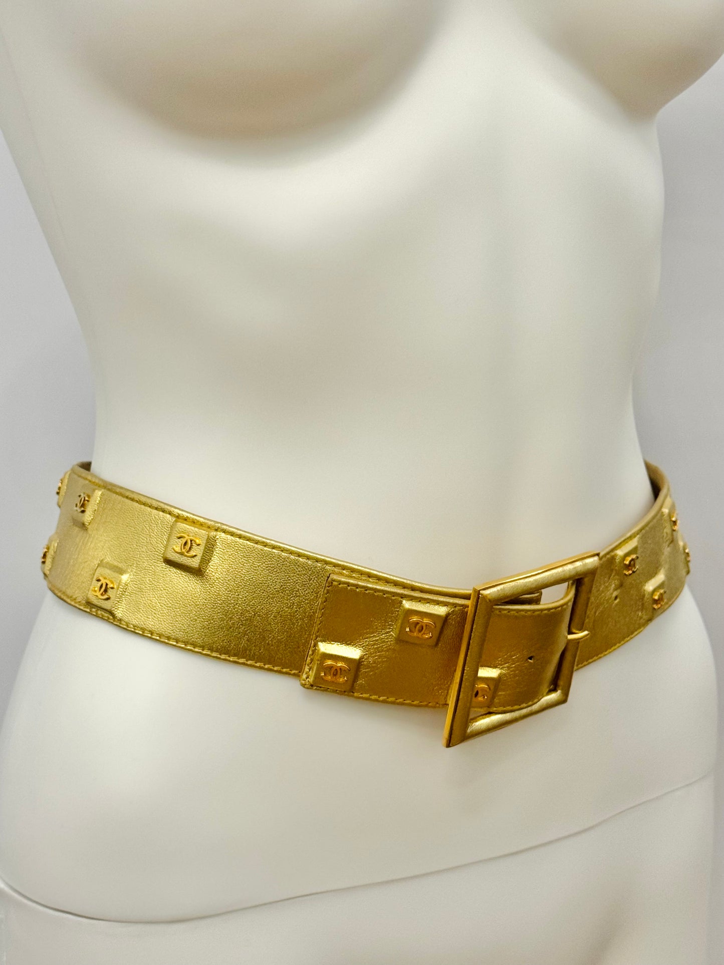 Rare Chanel Fall/Winter 1991 Hip Hop Gold Leather Belt by Karl Lagerfeld – 24K Gold-Plated CC Runway Archive Piece