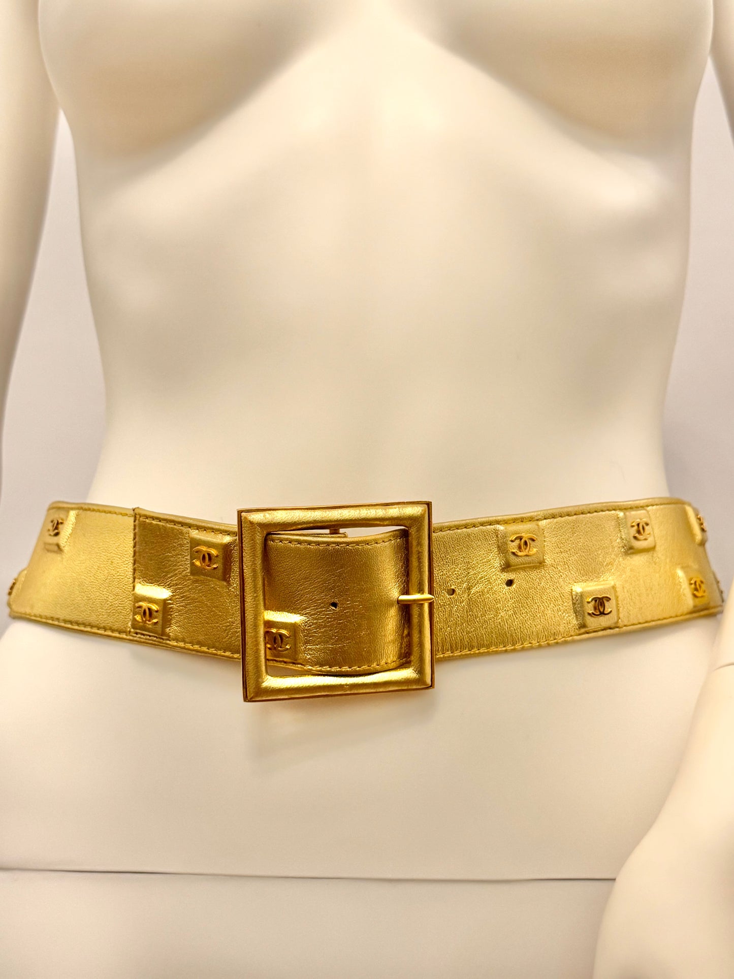 Rare Chanel Fall/Winter 1991 Hip Hop Gold Leather Belt by Karl Lagerfeld – 24K Gold-Plated CC Runway Archive Piece
